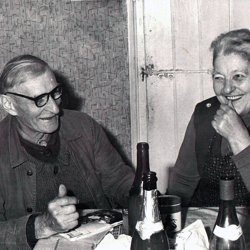 Annette Pierre Vessigaud, parents d’Andrée Thibert à leur domicile - Fuissé.